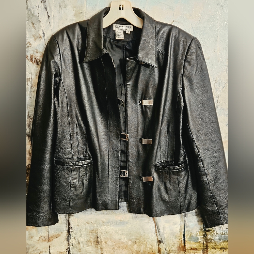 VTG Y2K Newport News Black Easy Style Genuine Leather Metal Clasp Closure Jacket